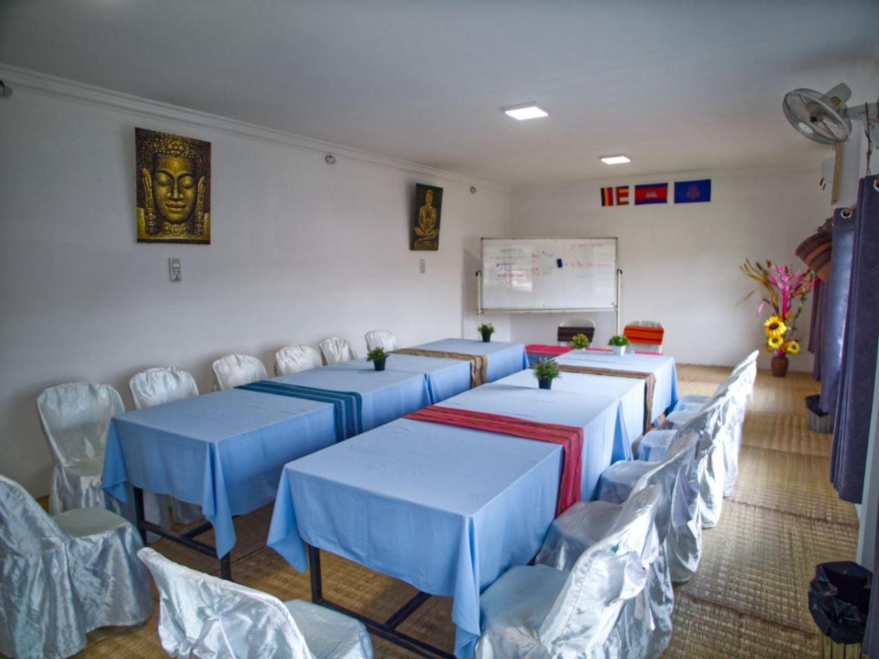 Manel Guesthouse And Restaurant 森莫诺隆 外观 照片