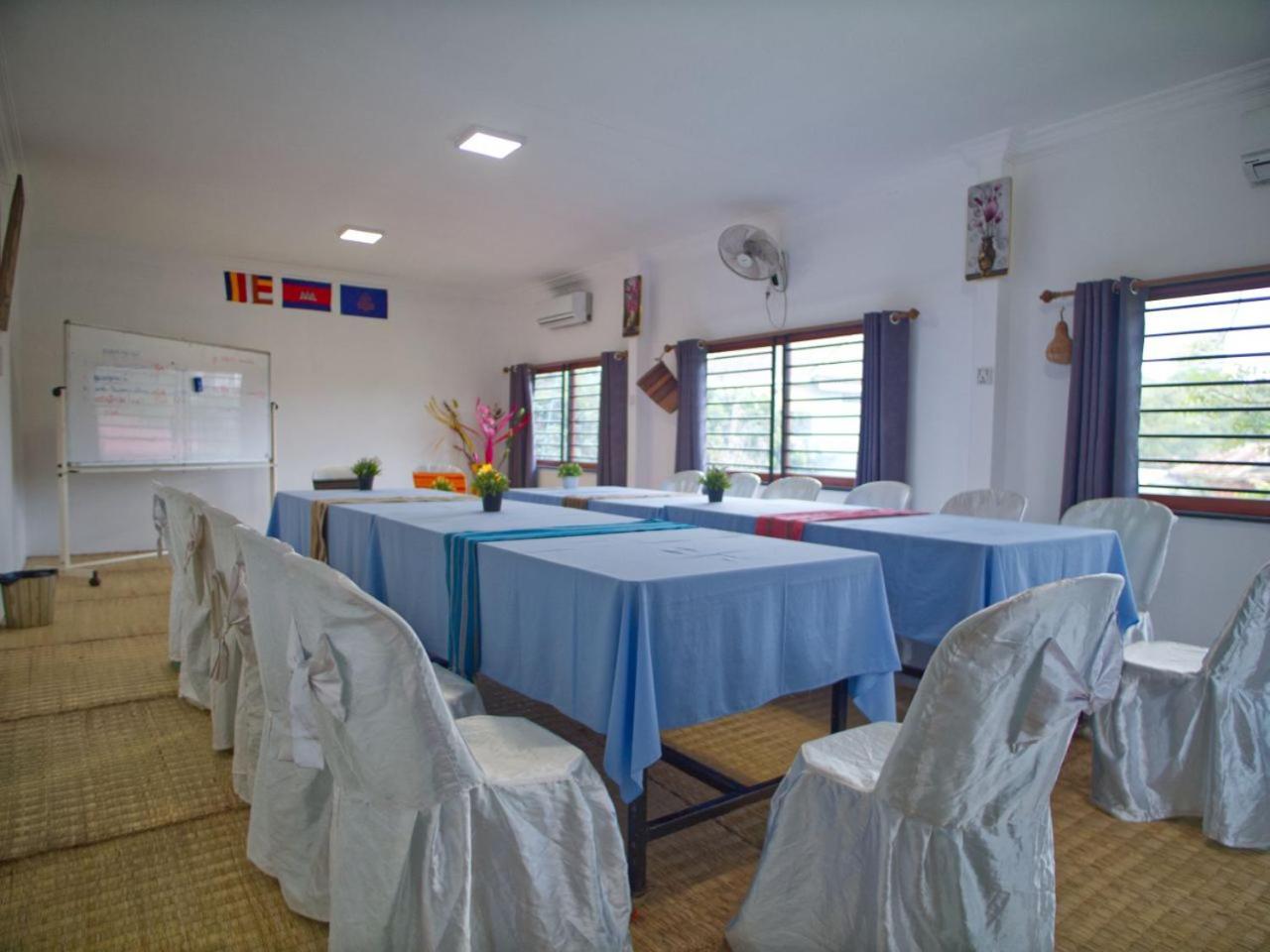 Manel Guesthouse And Restaurant 森莫诺隆 外观 照片